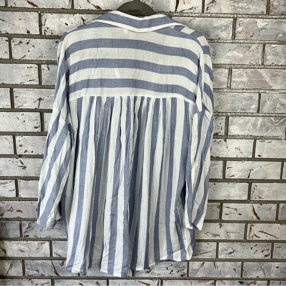 Umgee White and Blue Pinstripe Blouse - Picture 4 of 6
